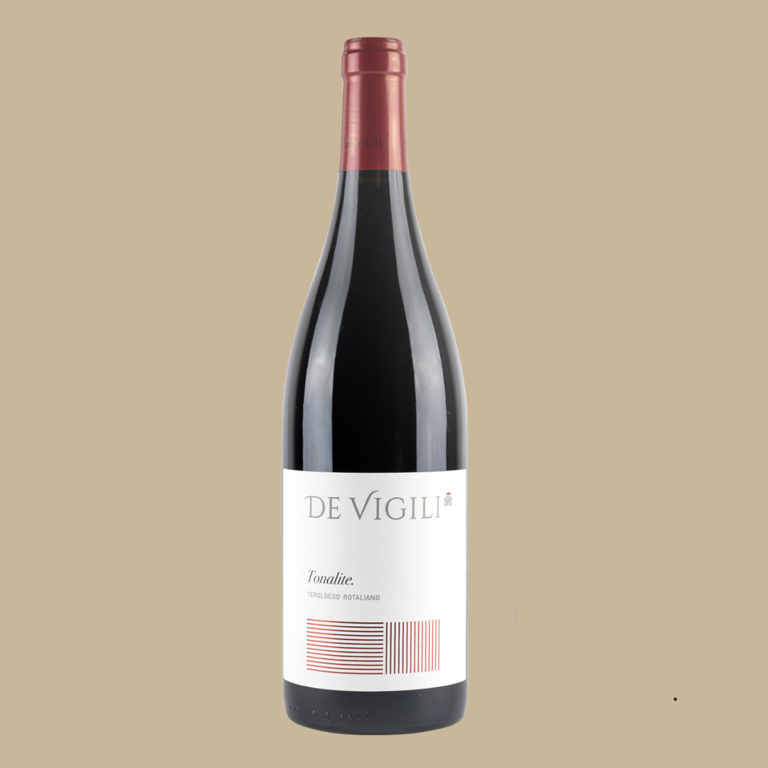 Fles Tonalite rode wijn van De Vigili – 100% Teroldego uit Trentino, Noord-Italië · Terra Collective